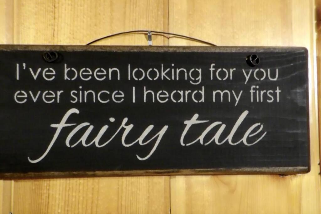 Beary Tale! Your Happily Ever After Starts Here! Севьервилл Экстерьер фото
