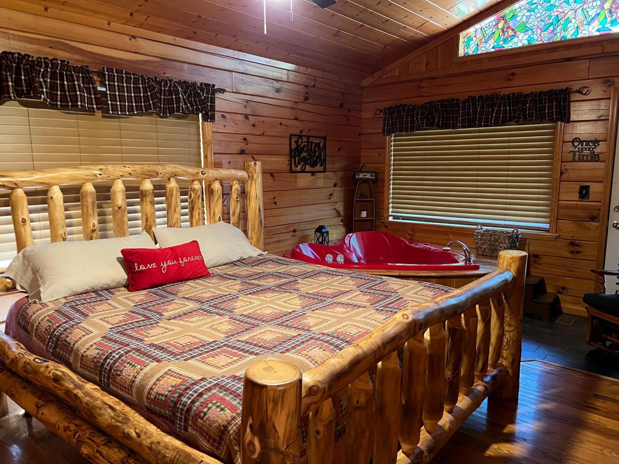 Beary Tale! Your Happily Ever After Starts Here! Севьервилл Экстерьер фото