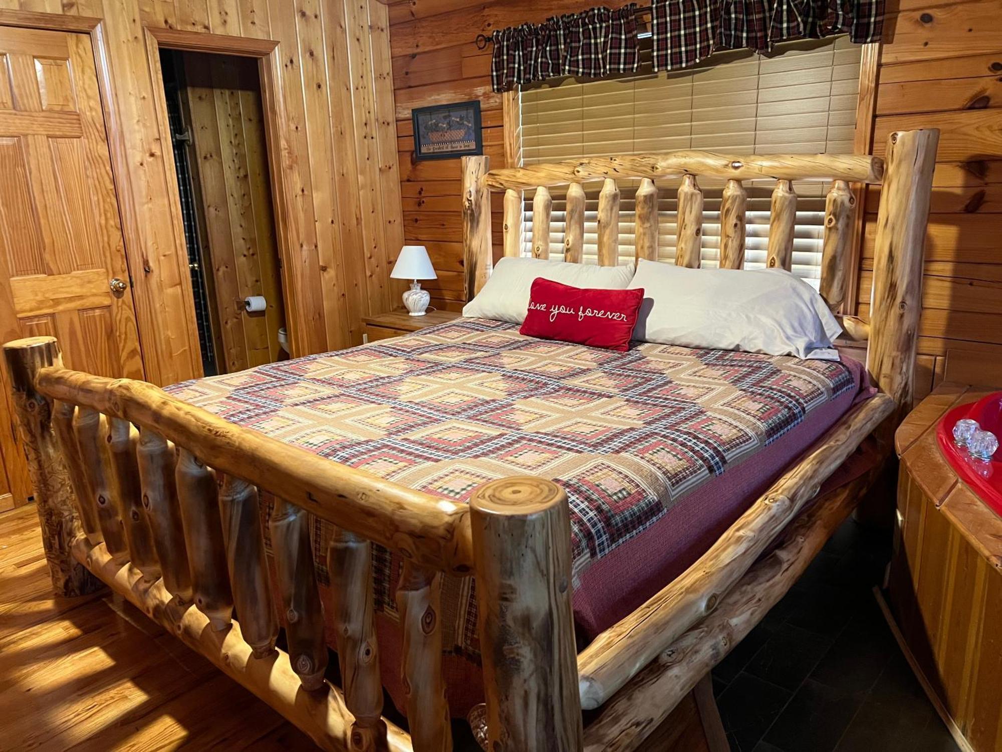 Beary Tale! Your Happily Ever After Starts Here! Севьервилл Экстерьер фото